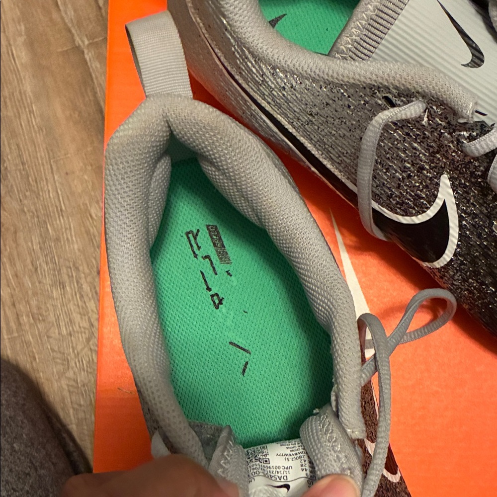 BRAND NEW NEVER WORN Nike football cleats Black and Gray Athletic Sneakers - Picture 5 of 7